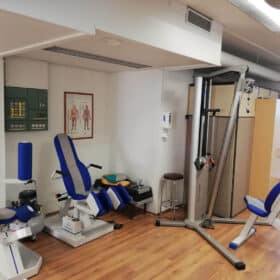 Fysikaalinen hoitolaitos Axillan harjoitussali on esteetön.